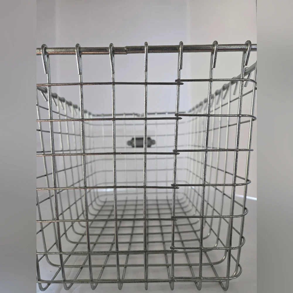 Kaspar Wire Works Metal Wire Metal Gym Locker Basket